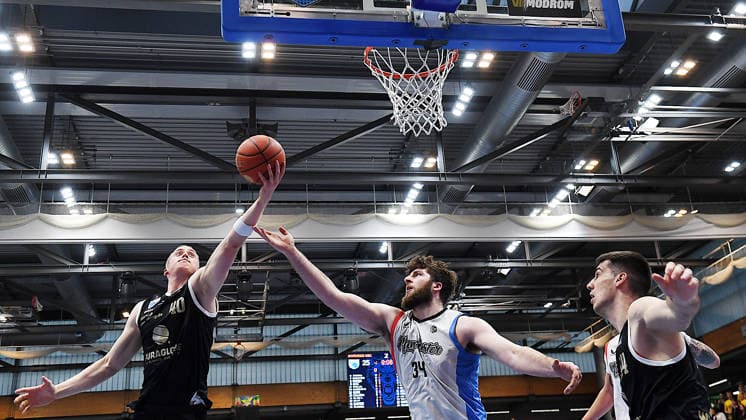 Basketball, ENBL VIMODROM Final Four 2026, semi-final, SYNTAINICS MBC Mitteldeutscher Basketball Club Weissenfels vs Manchester Basketball 22 04 2026 86 89 49 42 duel for the ball between Collin Welp Forward Syntainics MBC, back number 40 left and Matthew Matt Nicholson Center Manchester Basketball, back number 34 middle during the game MBC Weißenfels vs Manchester Basketball 22 04 2026 Weißenfels Saxony Anhalt Germany Stadthalle Weißenfels