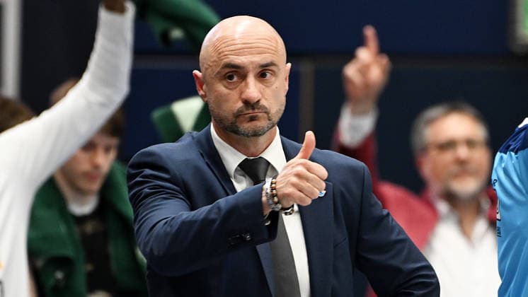 Basketball, ENBL VIMODROM Final Four 2026, semi-final, SYNTAINICS MBC Mitteldeutscher Basketball Club Weissenfels vs Manchester Basketball 22 04 2026 86 89 49 42 Milenko Bogicevic Head Coach Syntainics MBC gestures during the game MBC Weißenfels vs Manchester Basketball 22 04 2026 Weißenfels Saxony Anhalt Germany Stadthalle Weißenfels