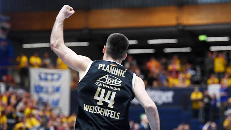 Basketball, ENBL VIMODROM Final Four 2026, semi-final, SYNTAINICS MBC Mitteldeutscher Basketball Club Weissenfels vs Manchester Basketball 22 04 2026 86 89 49 42 Jure Planinic Center Syntainics MBC, back number 44 cheers during the game MBC Weißenfels vs Manchester Basketball 22 04 2026 Weißenfels Saxony Anhalt Germany Stadthalle Weißenfels