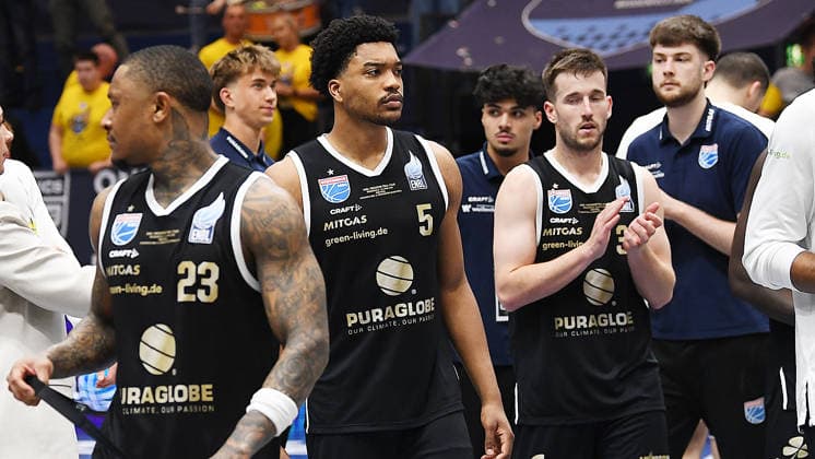 Basketball, ENBL VIMODROM Final Four 2026, Semi-Final, SYNTAINICS MBC Mitteldeutscher Basketball Club Weissenfels vs Manchester Basketball 22 04 2026 86 89 49 42 Frustration and anger among MBC players after the defeat in the game between MBC Weißenfels and Manchester Basketball 22 04 2026 On display