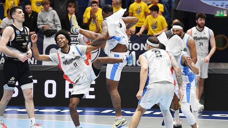Basketball, ENBL VIMODROM Final Four 2026, Semifinals, SYNTAINICS MBC Mitteldeutscher Basketball Club Weissenfels vs Manchester Basketball 22 04 2026 86 89 49 42 Joy and jubilation among Manchester players after the victory in the game MBC Weissenfels vs Manchester Basketball 22 04 2026 On display