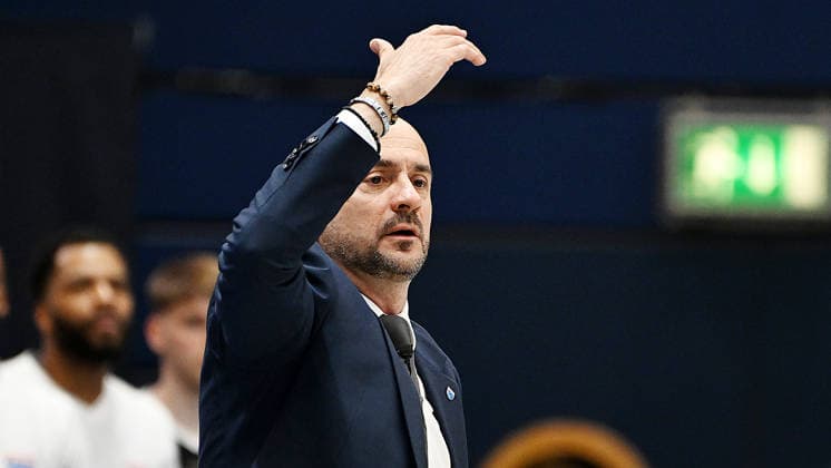 Basketball, ENBL VIMODROM Final Four 2026, semi-final, SYNTAINICS MBC Mitteldeutscher Basketball Club Weissenfels vs Manchester Basketball 22 04 2026 86 89 49 42 Milenko Bogicevic Head Coach Syntainics MBC gestures during the game MBC Weißenfels vs Manchester Basketball 22 04 2026 Weißenfels Saxony Anhalt Germany Stadthalle Weißenfels