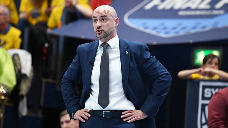 Basketball, ENBL VIMODROM Final Four 2026, semi-final, SYNTAINICS MBC Mitteldeutscher Basketball Club Weissenfels vs Manchester Basketball 22 04 2026 86 89 49 42 Milenko Bogicevic Head Coach Syntainics MBC gestures during the game MBC Weißenfels vs Manchester Basketball 22 04 2026 Weißenfels Saxony Anhalt Germany Stadthalle Weißenfels