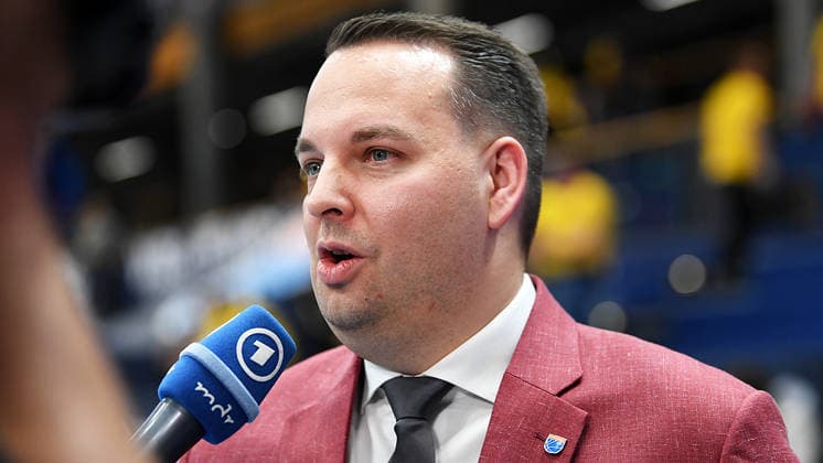 Basketball, ENBL VIMODROM Final Four 2026, semi-final, SYNTAINICS MBC Mitteldeutscher Basketball Club Weissenfels vs Manchester Basketball 22 04 2026 86 89 49 42 MBC Managing Director Martin Geissler in an interview with MDR ARD after the game MBC Weißenfels vs Manchester Basketball 22 04 2026 Weißenfels Saxony Anhalt Germany Stadthalle Weißenfels