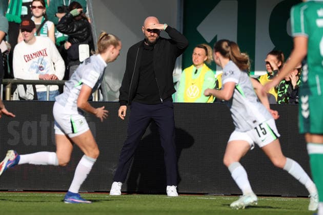 Bremen vs VfL, BL Women Bremen, 22 04 2026, Football, Women, Google Pixel Bundesliga, Season 2025 2026, SV Werder Bremen vs VfL Wolfsburg, Head Coach Stephan Lerch VfL Wolfsburg Germany