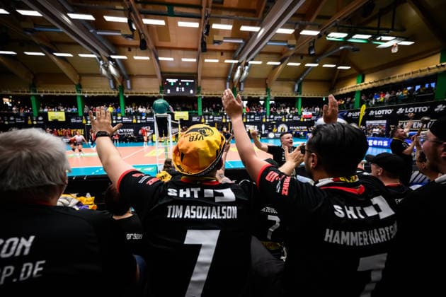 22 04 2026, Sporthalle Wolfsgrube, Suhl Volleyball, Bundesliga Women Play offs, Final, VfB Suhl LOTTO Thüringen Thueringen vs Dresdner SC Feature Spectators Fans Fanblock Suhl