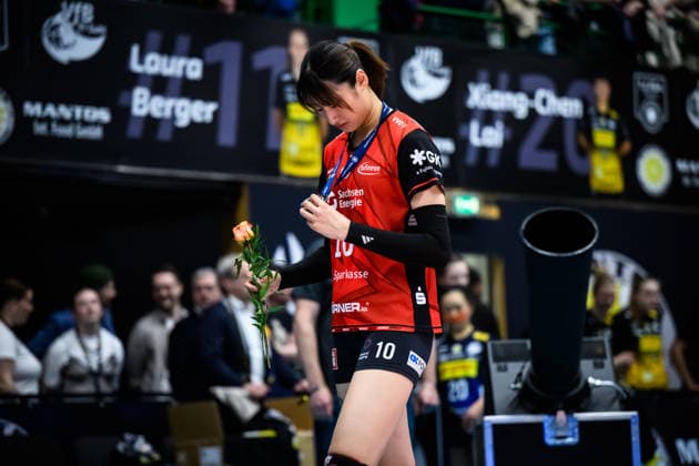 22 04 2026, Sporthalle Wolfsgrube, Suhl Volleyball, Bundesliga Women Play offs, Final, VfB Suhl LOTTO Thüringen Thueringen vs Dresdner SC Miku Akimoto 10 Dresden with silver medal Medal