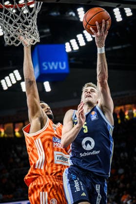 Neu Ulm, Germany, 22 04 26 Joel Soriano ratiopharm ulm and Sam Griesel ALBA Berlin battle for the ball during the Basketball Bundesliga match between ratiopharm ulm vs ALBA Berlin at ratiopharm Arena on April 22, 2026 in Neu Ulm, Germany Photo by Harry Langer DeFodi Images ratiopharm Arena, Germany, 22 04 26 Joel Soriano ratiopharm ulm and Sam Griesel ALBA Berlin battle for the ball during the Basketball Bundesliga match between ratiopharm ulm vs ALBA Berlin at Neu Ulm on April 22, 2026 in ratiopharm Arena, Germany Photo by Harry Langer DeFodi Images Photo by Harry Langer DeFodi Images