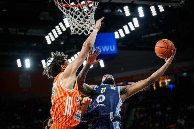 Neu Ulm, Germany, 22 04 26 Alec Anigbata ratiopharm ulm and Jwan Roberts ALBA Berlin battle for the ball during the Basketball Bundesliga match between ratiopharm ulm vs ALBA Berlin at the ratiopharm Arena on April 22, 2026 in Neu Ulm, Germany Photo by Harry Langer DeFodi Images ratiopharm Arena, Germany, 22 04 26 Alec Anigbata ratiopharm ulm and Jwan Roberts ALBA Berlin battle for the ball during the Basketball Bundesliga match between ratiopharm ulm vs ALBA Berlin at Neu Ulm on April 22, 2026 in ratiopharm Arena, Germany Photo by Harry Langer DeFodi Images Photo by Harry Langer DeFodi Images
