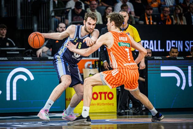 Neu Ulm, Germany, 22 04 26 Malte Delow ALBA Berlin and Tobias Jensen ratiopharm ulm battle for the ball during the Basketball Bundesliga match between ratiopharm ulm vs ALBA Berlin at ratiopharm Arena on April 22, 2026 in Neu Ulm, Germany Photo by Harry Langer DeFodi Images ratiopharm Arena, Germany, 22 04 26 Malte Delow ALBA Berlin and Tobias Jensen ratiopharm ulm battle for the ball during the Basketball Bundesliga match between ratiopharm ulm vs ALBA Berlin at Neu Ulm on April 22, 2026 in ratiopharm Arena, Germany Photo by Harry Langer DeFodi Images Photo by Harry Langer DeFodi Images