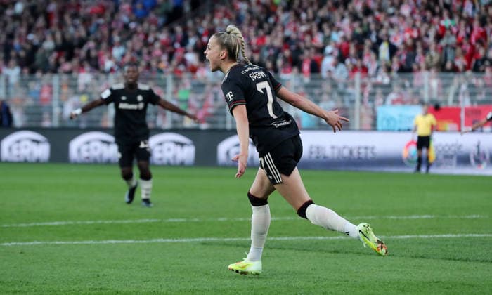 Giulia Gwinn cheers after scoring 2 3 Joy Emotion Sport Football Soccer 1 Bundesliga Women Women 23 Matchday Season 2025 2026 22 04 2026 1 FC Union Berlin vs FC Bayern Munich FCB DFL regulations prohibit any use of photographs as image sequences and or quasi video