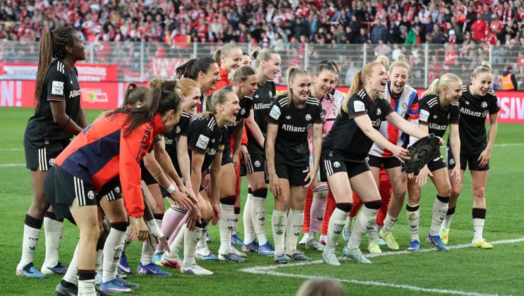 Stine Ballisager with Meisterschale dummy, FC Bayern women cheer and celebrate the German Championship German Champion Sport Football Soccer 1 Bundesliga Women Women 23 Matchday Season 2025 2026 22 04 2026 1 FC Union Berlin vs FC Bayern München FCB DFL regulations prohibit any use of photographs as image sequences and or quasi video