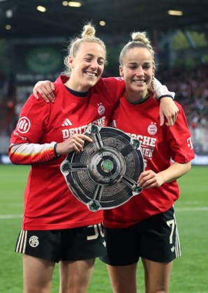 Carolin Simon with championship trophy dummy, Giulia Gwinn, FC Bayern women cheer and celebrate the German championship German champion Sport Soccer Football 1 Bundesliga Women 23 Matchday Season 2025 2026 22 04 2026 1 FC Union Berlin vs FC Bayern Munich FCB DFL regulations prohibit any use of photographs as image sequences and or quasi video