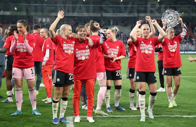 Goalkeeper Maria Luisa Grohs, Pernille Harder, Momoko Tanikawa, Franziska Kett, Glodis Perla Viggosdottir, Carolin Simon with championship trophy dummy, FC Bayern women cheer and celebrate the German Championship German Champion Sport Football Soccer 1 Bundesliga Women 23 Matchday Season 2025 2026 22 04 2026 1 FC Union Berlin vs FC Bayern München FCB DFL regulations prohibit any use of photographs as image sequences and or quasi video