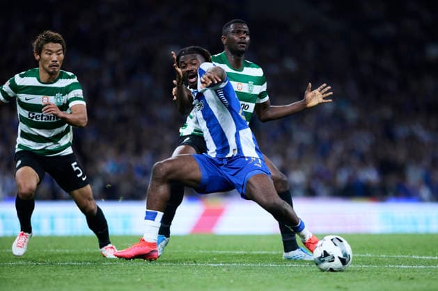 FC Porto v Sporting Clube de Portugal - Taca de Portugal PORTO, PORTUGAL - APRIL 22: Terem Moffi of FC Porto competes for the ball with Ousmane Diomande of Sporting CP during Taca de Portugal Semifinals match between FC Porto and Sporting Clube de Portugal at Estadio do Dragao on April 22, 2026 in Porto, Portugal. (This image is for editorial use only) (Photo by Diego Simon Photo Players Images Magara press) Porto Estadio do Dragao Portugal Copyright: xDiegoxSimonx