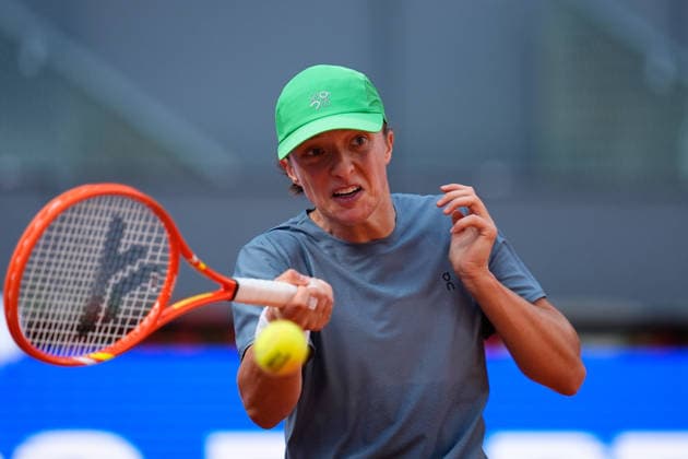 April 23, 2026, Madrid, Madrid, Spain: Iga Swiatek of Poland practices during the Mutua Madrid Open 2026, ATP, Tennis Herren Masters 1000 and WTA, Tennis Damen 1000, at La Caja Magica on April 23, 2026 in Madrid, Spain. Madrid Spain - ZUMAa181 20260423_zaa_a181_033 Copyright: xDennisxAgyemanx