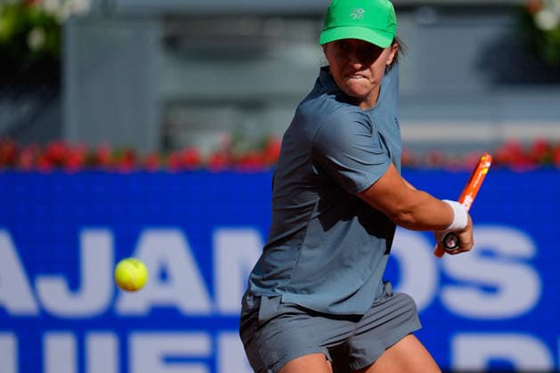 April 23, 2026, Madrid, Madrid, Spain: Iga Swiatek of Poland practices during the Mutua Madrid Open 2026, ATP, Tennis Herren Masters 1000 and WTA, Tennis Damen 1000, at La Caja Magica on April 23, 2026 in Madrid, Spain. Madrid Spain - ZUMAa181 20260423_zaa_a181_063 Copyright: xDennisxAgyemanx