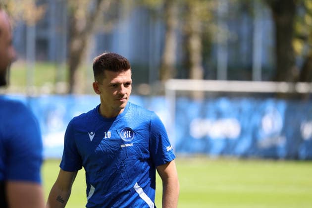 23 04 2026, xrekx, Soccer 2 Bundesliga, Karlsruher SC Training v l Marvin Wanitzek Karlsruher SC DFL DFB REGULATIONS PROHIBIT ANY USE OF PHOTOGRAPHS as IMAGE SEQUENCES and or QUASI VIDEO Karlsruhe