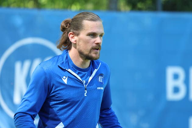 23 04 2026, xrekx, Soccer 2 Bundesliga, Karlsruher SC Training v l Sebastian Jung Karlsruher SC DFL DFB REGULATIONS PROHIBIT ANY USE OF PHOTOGRAPHS as IMAGE SEQUENCES and or QUASI VIDEO Karlsruhe