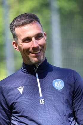 23 04 2026, xrekx, Soccer 2 Bundesliga, Karlsruher SC Training v l Christian Eichner Trainer Karlsruher SC DFL DFB REGULATIONS PROHIBIT ANY USE OF PHOTOGRAPHS as IMAGE SEQUENCES and or QUASI VIDEO Karlsruhe