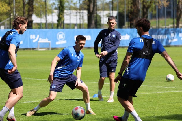23 04 2026, xrekx, Soccer 2 Bundesliga, Karlsruher SC Training v l Marvin Wanitzek Karlsruher SC DFL DFB REGULATIONS PROHIBIT ANY USE OF PHOTOGRAPHS as IMAGE SEQUENCES and or QUASI VIDEO Karlsruhe