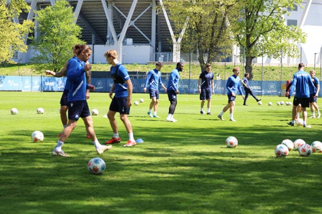 23 04 2026, xrekx, Soccer 2 Bundesliga, Karlsruher SC Training v l DFL DFB REGULATIONS PROHIBIT ANY USE OF PHOTOGRAPHS as IMAGE SEQUENCES and or QUASI VIDEO Karlsruhe