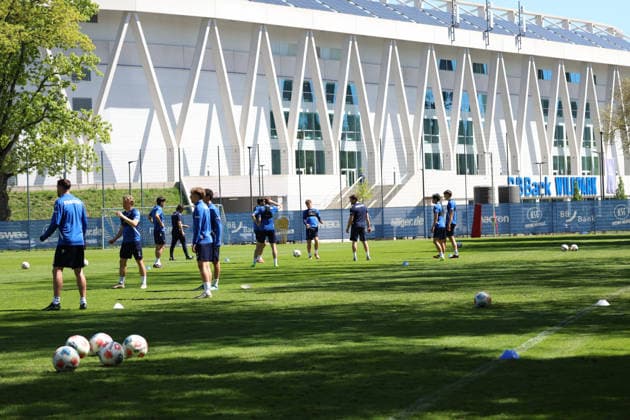 23 04 2026, xrekx, Soccer 2 Bundesliga, Karlsruher SC Training v l symbolic photo, symbol image, symbol stadium, symbolic photo, symbolic image, symbolic stadium DFL DFB REGULATIONS PROHIBIT ANY USE OF PHOTOGRAPHS as IMAGE SEQUENCES and or QUASI VIDEO Karlsruhe