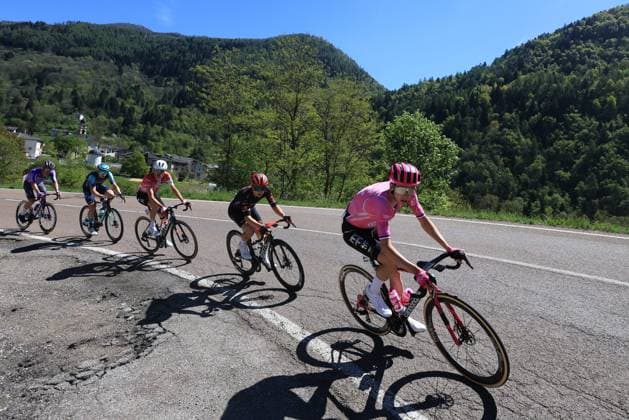 TOUR DES ALPES 2026 - UCI Cycling Race Tour of the Alps Pierre Teyssot MAXPPP ; TOUR DES ALPES 2026 - UCI Cycling Race Tour of the Alps. Canezza, Italy on April 23, 2026. Stage 4, Arco - Trento (167,8 Km) Sean QUINN (USA) leads a bunch Pierre Teyssot Maxppp Arco Trentino South Tyrol Italy  Copyright: xMAXPPPxPierrexTeyssotx TEY63144 TEY63144