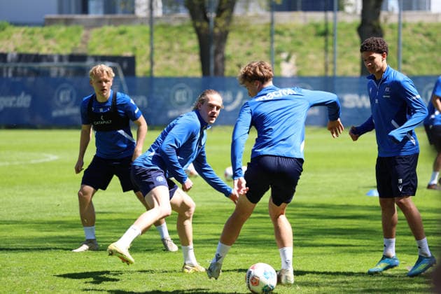 23 04 2026, xrekx, Soccer 2 Bundesliga, Karlsruher SC Training v l David Herold Karlsruher SC DFL DFB REGULATIONS PROHIBIT ANY USE OF PHOTOGRAPHS as IMAGE SEQUENCES and or QUASI VIDEO Karlsruhe
