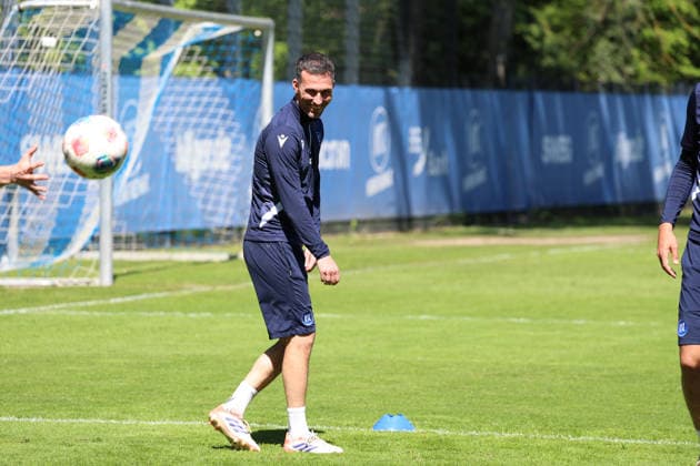 23 04 2026, xrekx, Soccer 2 Bundesliga, Karlsruher SC Training v l Christian Eichner Trainer Karlsruher SC DFL DFB REGULATIONS PROHIBIT ANY USE OF PHOTOGRAPHS as IMAGE SEQUENCES and or QUASI VIDEO Karlsruhe