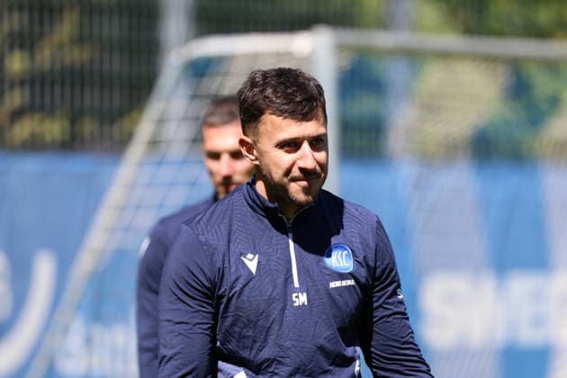 23 04 2026, xrekx, Fußball 2 Bundesliga, Karlsruher SC Training v l Sirus Motekallemi Co Trainer Karlsruher SC DFL DFB REGULATIONS PROHIBIT ANY USE OF PHOTOGRAPHS as IMAGE SEQUENCES and or QUASI VIDEO Karlsruhe