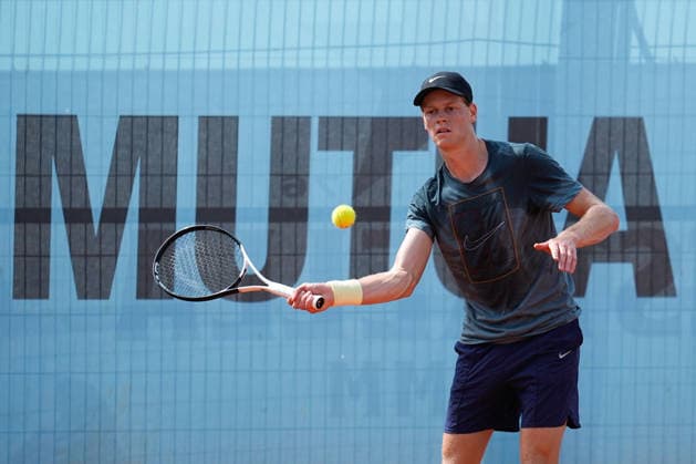 April 23, 2026, Madrid, Madrid, Spain: Jannik Sinner of Italy practices during the Mutua Madrid Open 2026, ATP, Tennis Herren Masters 1000 and WTA, Tennis Damen 1000, at La Caja Magica on April 23, 2026 in Madrid, Spain. Madrid Spain - ZUMAa181 20260423_zaa_a181_089 Copyright: xDennisxAgyemanx