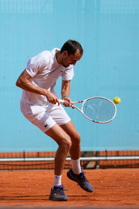 April 23, 2026, Madrid, Madrid, Spain: Daniil Medvedev of Russia practices during the Mutua Madrid Open 2026, ATP, Tennis Herren Masters 1000 and WTA, Tennis Damen 1000, at La Caja Magica on April 23, 2026 in Madrid, Spain. Madrid Spain - ZUMAa181 20260423_zaa_a181_091 Copyright: xDennisxAgyemanx