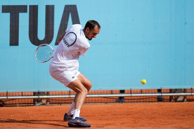 April 23, 2026, Madrid, Madrid, Spain: Daniil Medvedev of Russia practices during the Mutua Madrid Open 2026, ATP, Tennis Herren Masters 1000 and WTA, Tennis Damen 1000, at La Caja Magica on April 23, 2026 in Madrid, Spain. Madrid Spain - ZUMAa181 20260423_zaa_a181_118 Copyright: xDennisxAgyemanx