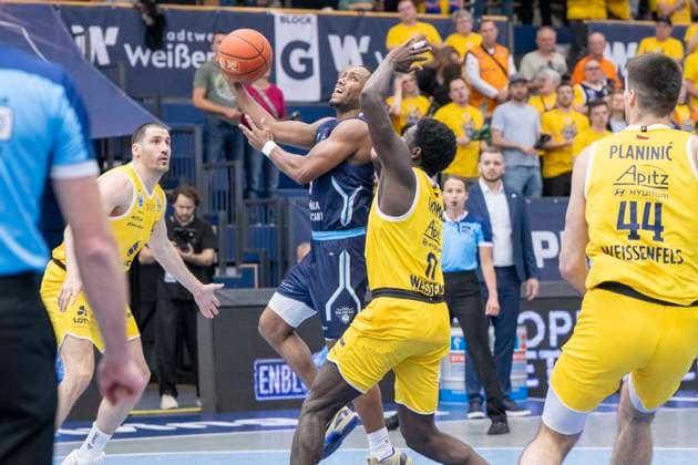 ENBL Final Four 2025 2026 Syntainics MBC vs CSO Voluntari Match for 3rd place Weissenfels, Germany April 23, 2026 In the picture from left in the duel Michael Anthony Caffey Voluntari and Khyri Thomas Weissenfels Weissenfels Stadthalle Weissenfels Sachsen Anhalt Germany