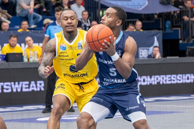 ENBL Final Four 2025 2026 Syntainics MBC vs CSO Voluntari Match for 3rd place Weissenfels, Germany April 23, 2026 In the picture from left Charles Callison Weissenfels and Michael Anthony Caffey Voluntari Weissenfels Stadthalle Weissenfels Sachsen Anhalt Germany