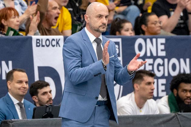 ENBL Final Four 2025 2026 Syntainics MBC vs CSO Voluntari Match for 3rd place Weissenfels, Germany April 23, 2026 In the picture coach Milenko Bogicevic Weissenfels gestures, gestures, gestures, Weissenfels Stadthalle Weissenfels Saxony Anhalt Germany