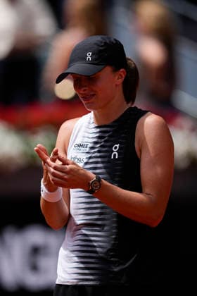 April 23, 2026, Madrid, Madrid, Spain: Iga Swiatek of Poland attends after winning against Daria Snigur of Ukraine during the Mutua Madrid Open 2026, ATP, Tennis Herren Masters 1000 and WTA, Tennis Damen 1000, at La Caja Magica on April 23, 2026 in Madrid, Spain. Madrid Spain - ZUMAa181 20260423_zaa_a181_220 Copyright: xOscarxJ.xBarrosox