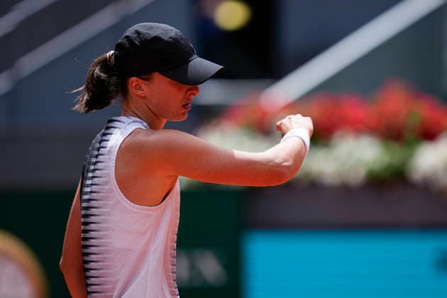 April 23, 2026, Madrid, Madrid, Spain: Iga Swiatek of Poland plays against Daria Snigur of Ukraine during the Mutua Madrid Open 2026, ATP, Tennis Herren Masters 1000 and WTA, Tennis Damen 1000, at La Caja Magica on April 23, 2026 in Madrid, Spain. Madrid Spain - ZUMAa181 20260423_zaa_a181_226 Copyright: xOscarxJ.xBarrosox