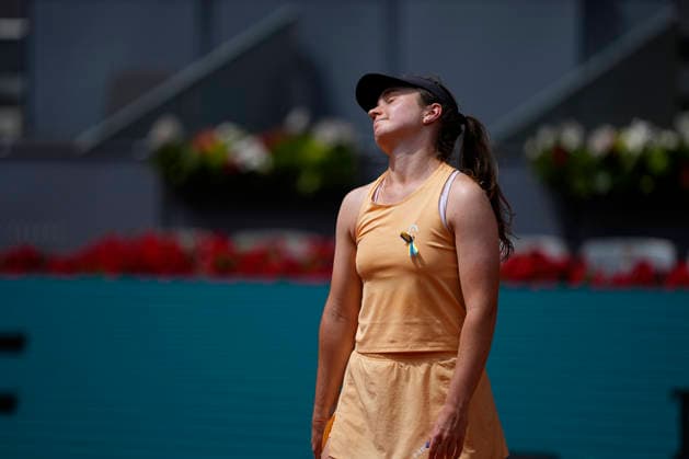 April 23, 2026, Madrid, Madrid, Spain: Daria Snigur of Ukraine plays against Iga Swiatek of Poland during the Mutua Madrid Open 2026, ATP, Tennis Herren Masters 1000 and WTA, Tennis Damen 1000, at La Caja Magica on April 23, 2026 in Madrid, Spain. Madrid Spain - ZUMAa181 20260423_zaa_a181_227 Copyright: xOscarxJ.xBarrosox