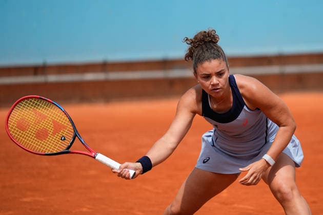 April 23, 2026, Madrid, Madrid, Spain: Jasmine Paolini of Italy plays against Laura Siegemund of Germany during the Mutua Madrid Open 2026, ATP, Tennis Herren Masters 1000 and WTA, Tennis Damen 1000, at La Caja Magica on April 23, 2026 in Madrid, Spain. Madrid Spain - ZUMAa181 20260423_zaa_a181_234 Copyright: xDennisxAgyemanx