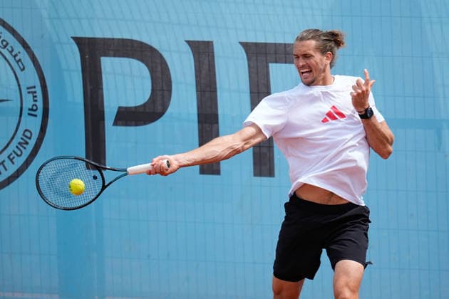April 23, 2026, Madrid, Madrid, Spain: Alexander Zverev of Germany practices during the Mutua Madrid Open 2026, ATP, Tennis Herren Masters 1000 and WTA, Tennis Damen 1000, at La Caja Magica on April 23, 2026 in Madrid, Spain. Madrid Spain - ZUMAa181 20260423_zaa_a181_251 Copyright: xDennisxAgyemanx