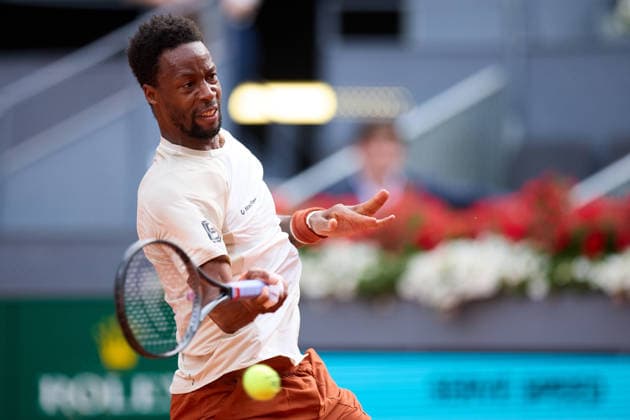 Mutua Madrid Open - Day Four Gael Monfils of France plays a forehand against Camilo Ugo Carabelli of Argentina during the MenÕs Singles match on day four of the Mutua Madrid Open at Caja Magica on April 23, 2026, in Madrid, Spain. Madrid Caja Magica Madrid Spain RL_MMO2K26_000851 Copyright: xRicardoxLarreinax