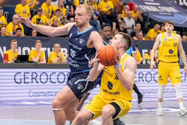 ENBL Final Four 2025 2026 Syntainics MBC vs CSO Voluntari Match for 3rd place Weissenfels, Germany April 23, 2026 In the picture from left Tudor Georde Girbea Voluntari and Spencer Reaves Weissenfels Weissenfels Stadthalle Weissenfels Sachsen Anhalt Germany