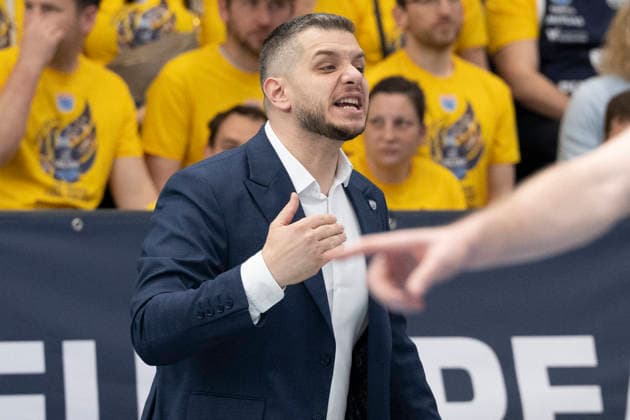 ENBL Final Four 2025 2026 Syntainics MBC vs CSO Voluntari Match for 3rd place Weissenfels, Germany April 23, 2026 In the picture coach DanMihai Ioan Voluntari gestures, gestures, gestures, Weissenfels Stadthalle Weissenfels Saxony Anhalt Germany