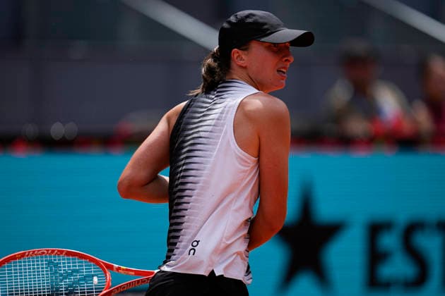 April 23, 2026, Madrid, Madrid, Spain: Iga Swiatek of Poland plays against Daria Snigur of Ukraine during the Mutua Madrid Open 2026, ATP, Tennis Herren Masters 1000 and WTA, Tennis Damen 1000, at La Caja Magica on April 23, 2026 in Madrid, Spain. Madrid Spain - ZUMAa181 20260423_zaa_a181_269 Copyright: xOscarxJ.xBarrosox