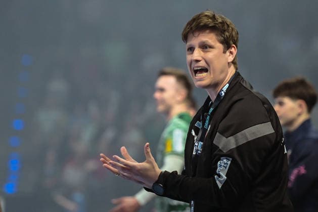 23 04 2026, xlakx, Handball Daikin HBL, Fuechse Berlin VfL Gummersbach v l Nicolej Krickau Fuechse Berlin coach gives instructions, gesticulates with arms, gesticulate, gives instructions Berlin Daniel Lakomski
