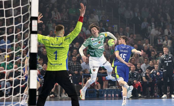 Nils Lichtlein scores a goal against goalkeeper Dominik Kuzmanovic, Miro Schluroff duel Game scene Action Sport Handball HBL Bundesliga Men 29 Matchday Season 2025 2026 23 04 2026 Füchse Berlin vs VfL Gummersbach