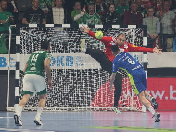 GER HBL Season 2025 2026 FÜCHSE Berlin vs VfL Gummersbach, 23 04 26, Max Schmeling Halle, Berlin, Dejan MILOSAVLJEV Füchse Berlin 96 saves the penalty throw from Milos VUJOVIC VfL Gummersbach 6