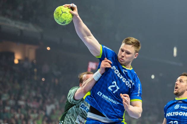 23 04 2026, xlakx, Handball Daikin HBL, Fuechse Berlin VfL Gummersbach v l Max Darj Fuechse Berlin , Kristjan Horzen VfL Gummersbach duel, fight, tackle Berlin Daniel Lakomski